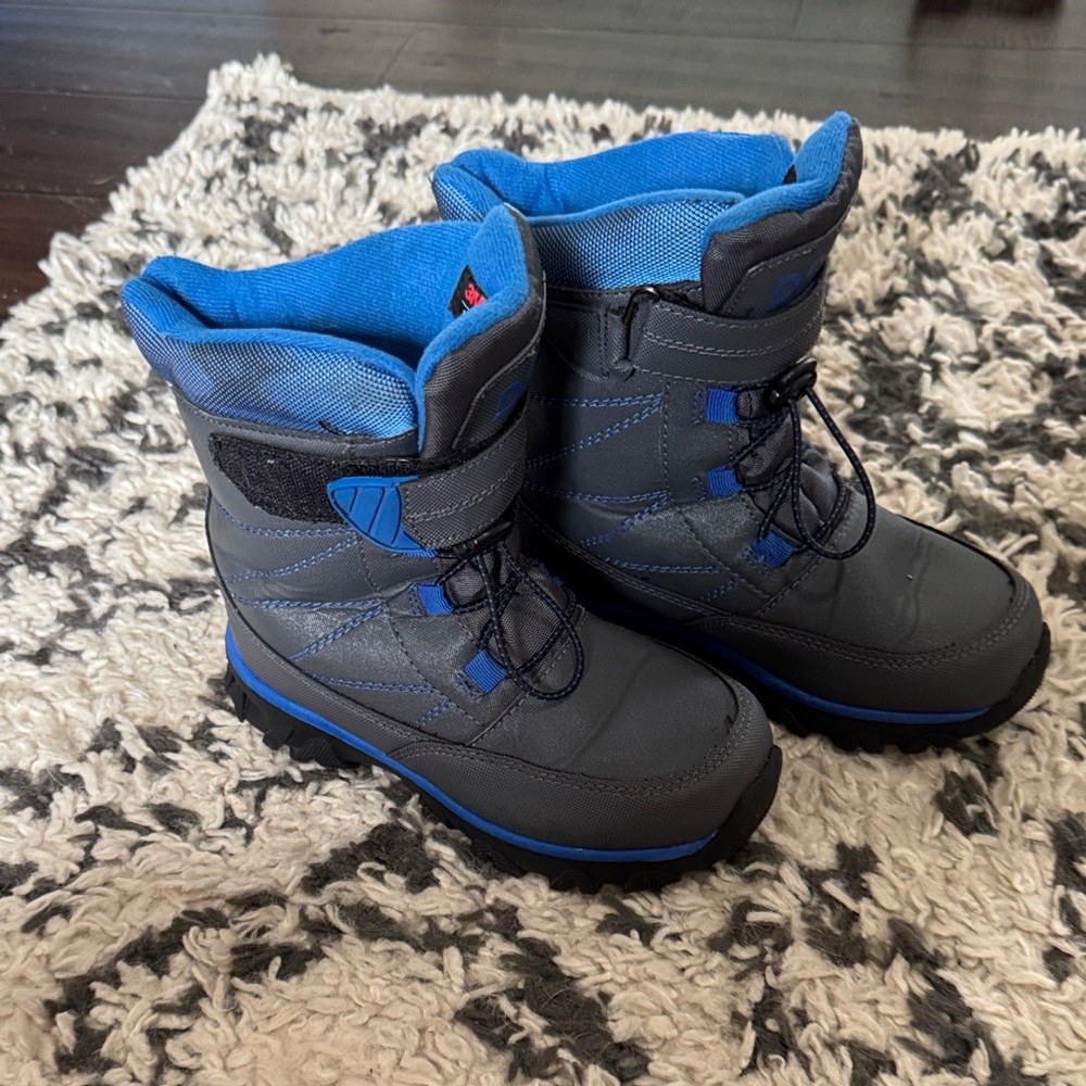 DSG Kids Gray and Blue Winter Boots, Size 2